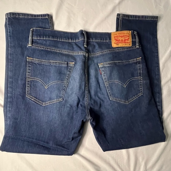 Levi's Relaxed Fit Medium Blue Jeans - Picture 4 of 6